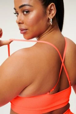 GOOD AMERICAN SEAMLESS CHUNKY RIB BRA | HOT CORAL001