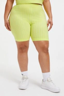 GOOD AMERICAN '90S RIBBED BIKER SHORT | KEY LIME001