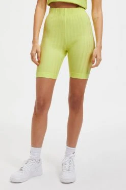 GOOD AMERICAN '90S RIBBED BIKER SHORT | KEY LIME001