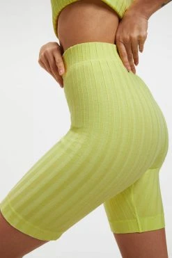 GOOD AMERICAN '90S RIBBED BIKER SHORT | KEY LIME001