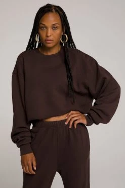 GOOD AMERICAN CROPPED & COOL SWEATSHIRT | COFFEE001