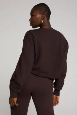 GOOD AMERICAN CROPPED & COOL SWEATSHIRT | COFFEE001