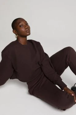 GOOD AMERICAN CROPPED & COOL SWEATSHIRT | COFFEE001