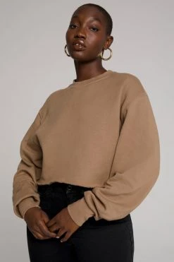 GOOD AMERICAN CROPPED & COOL SWEATSHIRT | PUTTY001