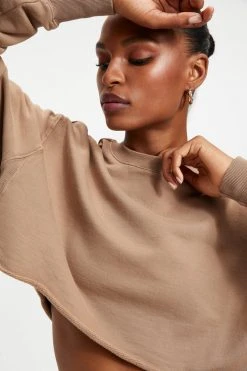 GOOD AMERICAN CROPPED & COOL SWEATSHIRT | PUTTY001