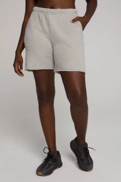 GOOD AMERICAN BOYFRIEND SWEATSHORT | HEATHER GREY001