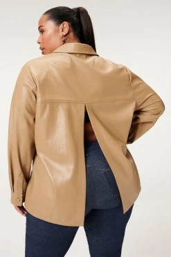 GOOD AMERICAN SPLIT BACK SHIRT | WARM CARAMEL003 Tops