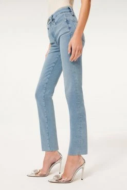 GOOD AMERICAN GOOD STRAIGHT RAW EDGE | BLUE449