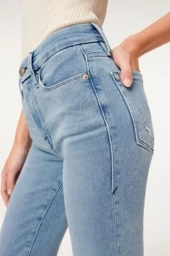 GOOD AMERICAN GOOD STRAIGHT RAW EDGE | BLUE449