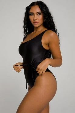 GOOD AMERICAN HOT SHOULDER ONE-PIECE | BLACK001
