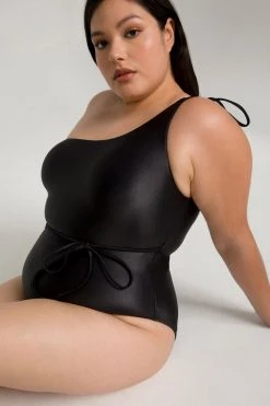 GOOD AMERICAN HOT SHOULDER ONE-PIECE | BLACK001