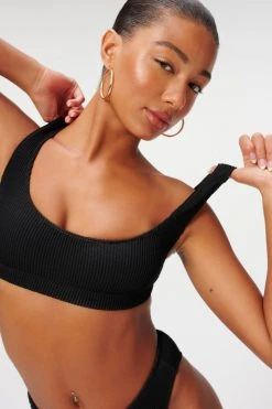 GOOD AMERICAN ALWAYS FITS SCOOP TOP | BLACK001