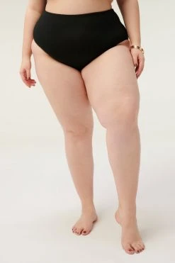 GOOD AMERICAN MATTE GOOD BOY SHORT | BLACK001