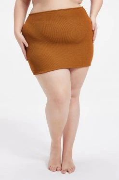 GOOD AMERICAN ALWAYS FITS MINI SKIRT | BRONZE BROWN001