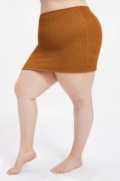 GOOD AMERICAN ALWAYS FITS MINI SKIRT | BRONZE BROWN001
