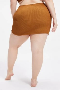 GOOD AMERICAN ALWAYS FITS MINI SKIRT | BRONZE BROWN001