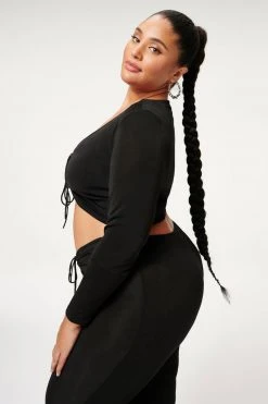 GOOD AMERICAN SHINE RUCHED CROP TOP | BLACK001