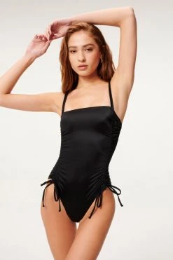 GOOD AMERICAN SHINE RUCHED ONE-PIECE | BLACK001