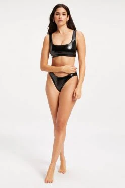 GOOD AMERICAN VINYL SCOOP TOP | BLACK001