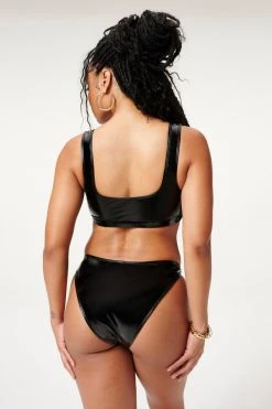 GOOD AMERICAN VINYL SCOOP TOP | BLACK001