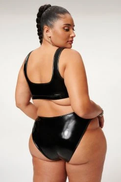 GOOD AMERICAN VINYL SCOOP TOP | BLACK001