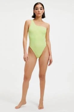 GOOD AMERICAN One-Pieces GOOD COMPRESSION HOT SHOULDER ONE-PIECE | KEY LIME001