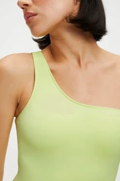 GOOD AMERICAN One-Pieces GOOD COMPRESSION HOT SHOULDER ONE-PIECE | KEY LIME001