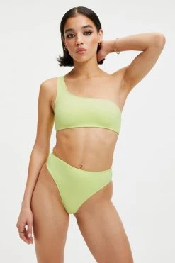 GOOD AMERICAN GOOD COMPRESSION HOT SHOULDER TOP | KEY LIME001