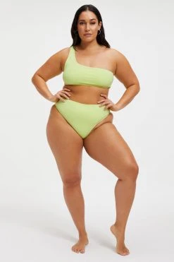 GOOD AMERICAN GOOD COMPRESSION HOT SHOULDER TOP | KEY LIME001