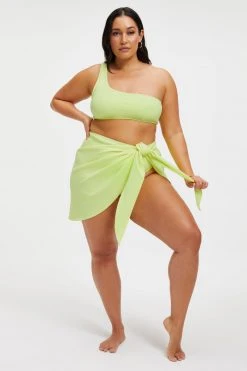 GOOD AMERICAN GOOD COMPRESSION HOT SHOULDER TOP | KEY LIME001