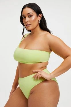 GOOD AMERICAN GOOD COMPRESSION HOT SHOULDER TOP | KEY LIME001