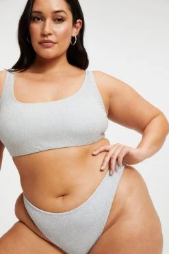 GOOD AMERICAN SPARKLE SCOOP TOP | SILVER001