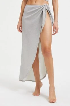 GOOD AMERICAN SPARKLE TIE SARONG | SILVER001