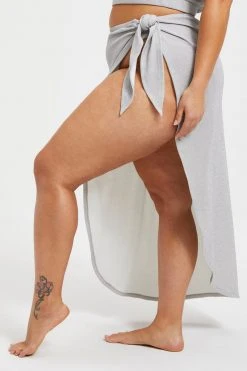 GOOD AMERICAN SPARKLE TIE SARONG | SILVER001
