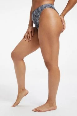 GOOD AMERICAN ALWAYS FITS GOOD WAIST CHEEKY | GREY TIE DYE002