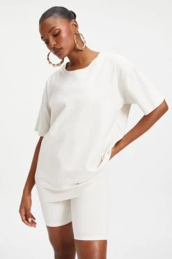 GOOD AMERICAN Tees & Tops ESSENTIAL BOYFRIEND CREW TEE | BONE001