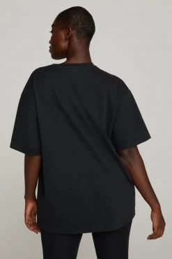 GOOD AMERICAN ESSENTIAL BOYFRIEND CREW TEE | BLACK001