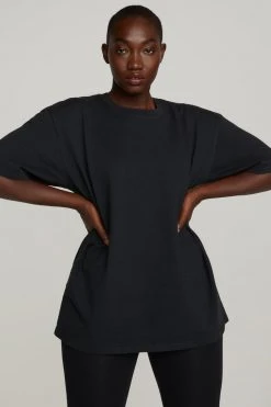 GOOD AMERICAN ESSENTIAL BOYFRIEND CREW TEE | BLACK001