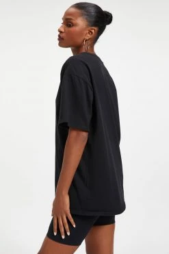 GOOD AMERICAN ESSENTIAL BOYFRIEND CREW TEE | BLACK001
