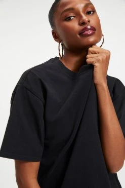 GOOD AMERICAN ESSENTIAL BOYFRIEND CREW TEE | BLACK001