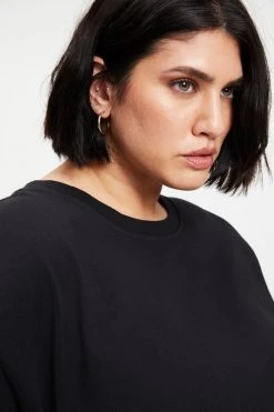 GOOD AMERICAN ESSENTIAL BOYFRIEND CREW TEE | BLACK001