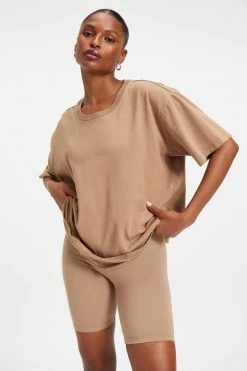 GOOD AMERICAN ESSENTIAL BOYFRIEND CREW TEE | PUTTY001