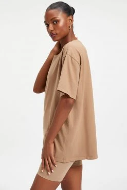 GOOD AMERICAN ESSENTIAL BOYFRIEND CREW TEE | PUTTY001