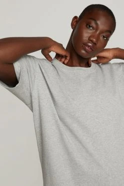 GOOD AMERICAN ESSENTIAL BOYFRIEND CREW TEE | HEATHER GREY001 Tees & Tops