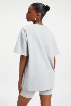 GOOD AMERICAN ESSENTIAL BOYFRIEND CREW TEE | HEATHER GREY001 Tees & Tops