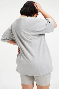 GOOD AMERICAN ESSENTIAL BOYFRIEND CREW TEE | HEATHER GREY001 Tees & Tops