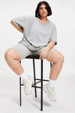 GOOD AMERICAN ESSENTIAL BOYFRIEND CREW TEE | HEATHER GREY001 Tees & Tops