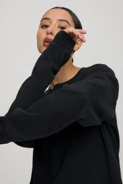 GOOD AMERICAN Terry Essentials ESSENTIAL LONG SLEEVE TEE | BLACK001