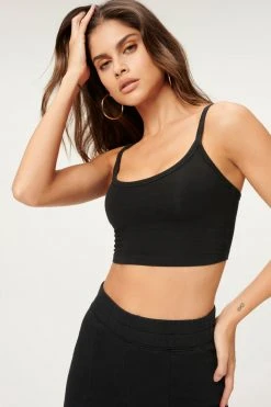 GOOD AMERICAN ESSENTIAL STRAPPY CROP TANK | BLACK001