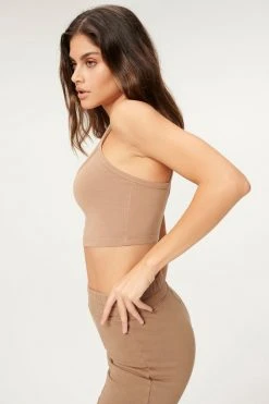 GOOD AMERICAN ESSENTIAL STRAPPY CROP TANK | PUTTY001